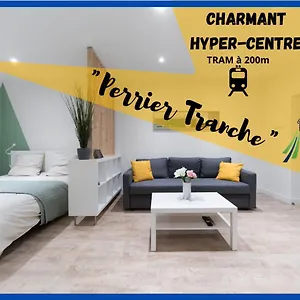 https://perrier-tranche-emplacement-central-charmant.hotels-rhonealpes.com